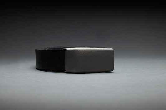 Suit belt buckle with no branding